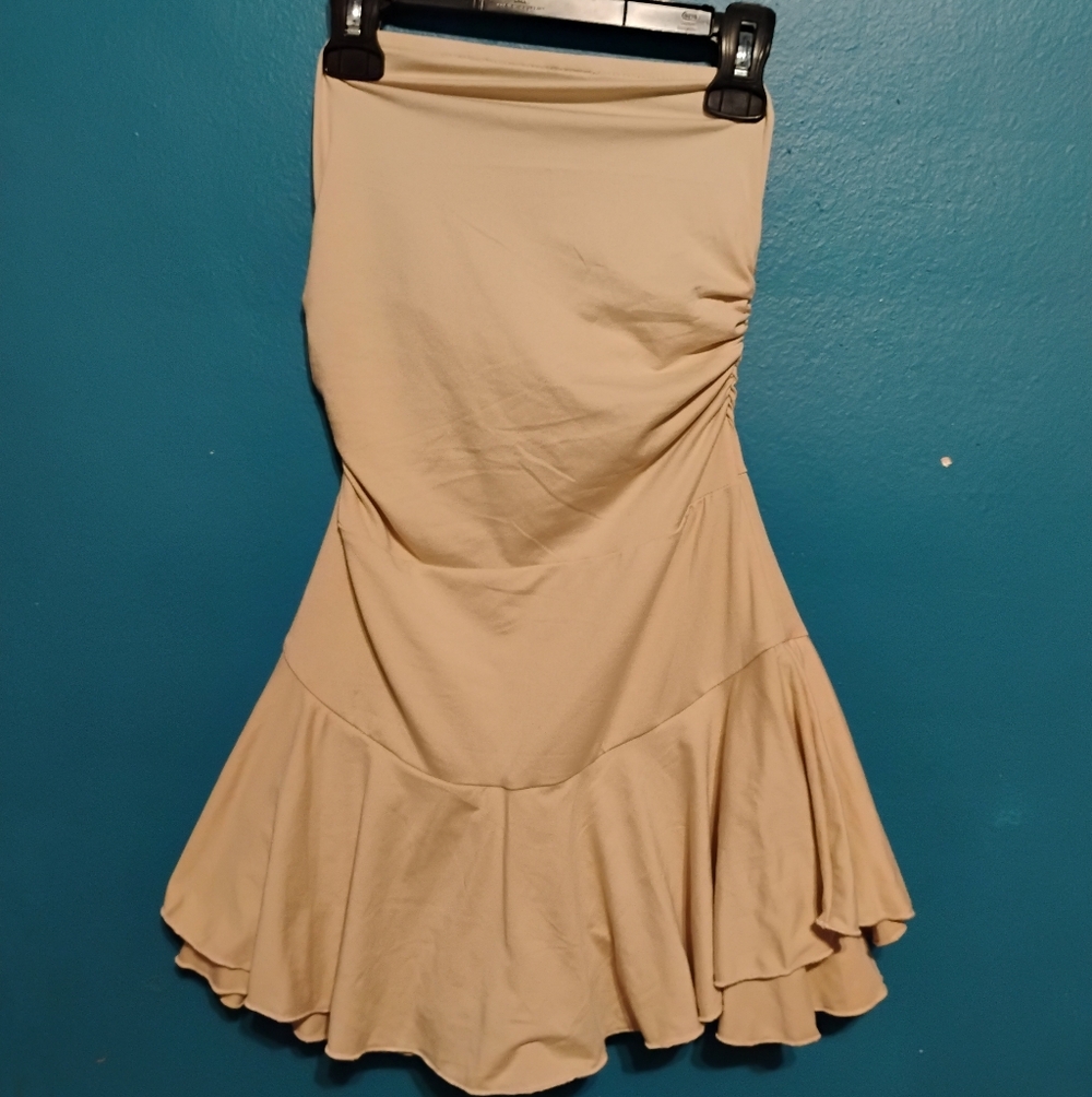 Elegant Cream Women's Crop Top Scort